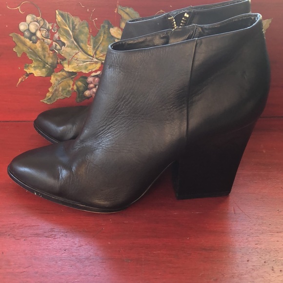 Calvin Klein black ankle boots size 7.5 - Picture 3 of 8
